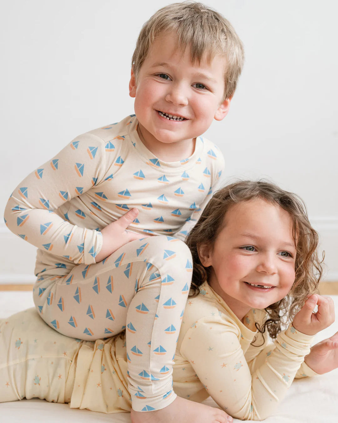 Modal pajama set sailboats